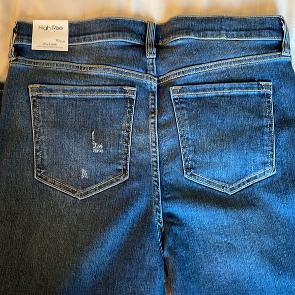 New Sneak peek blue jeans - Picture 5 of 9